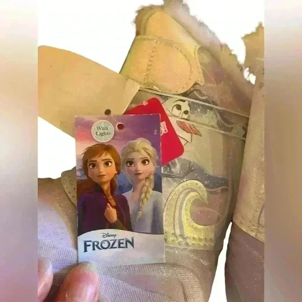 Disney Frozen light up winter boots toddler girl size 5 NWT without box